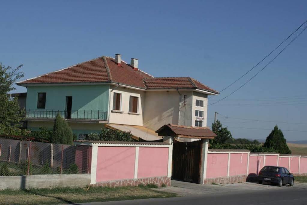 Dve Mogili Guest House Edelvais المظهر الخارجي الصورة